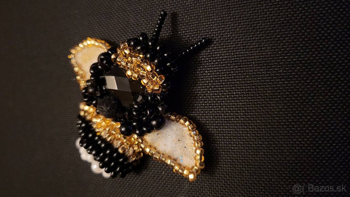 Obézny čmeliak zlava - 4