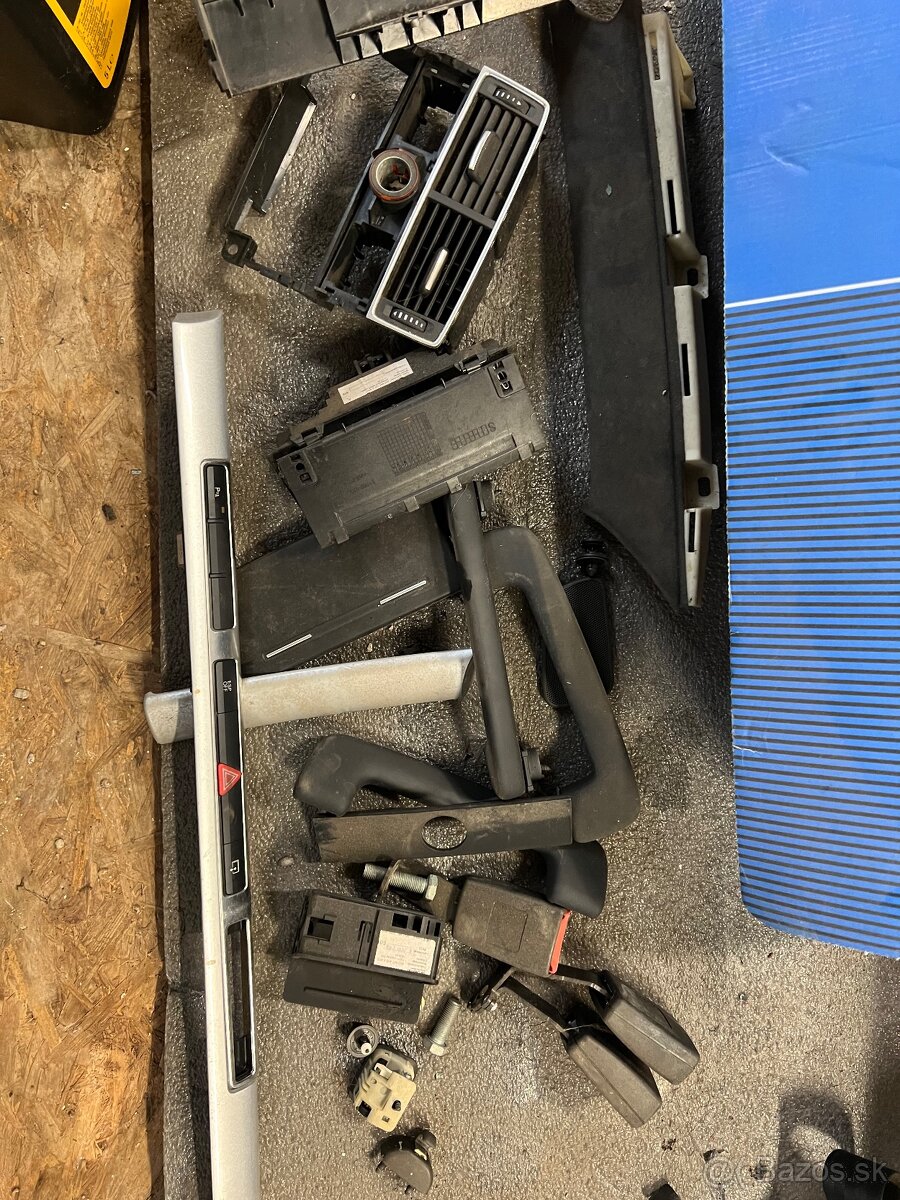 Interiér Audi A8 D3 - 4