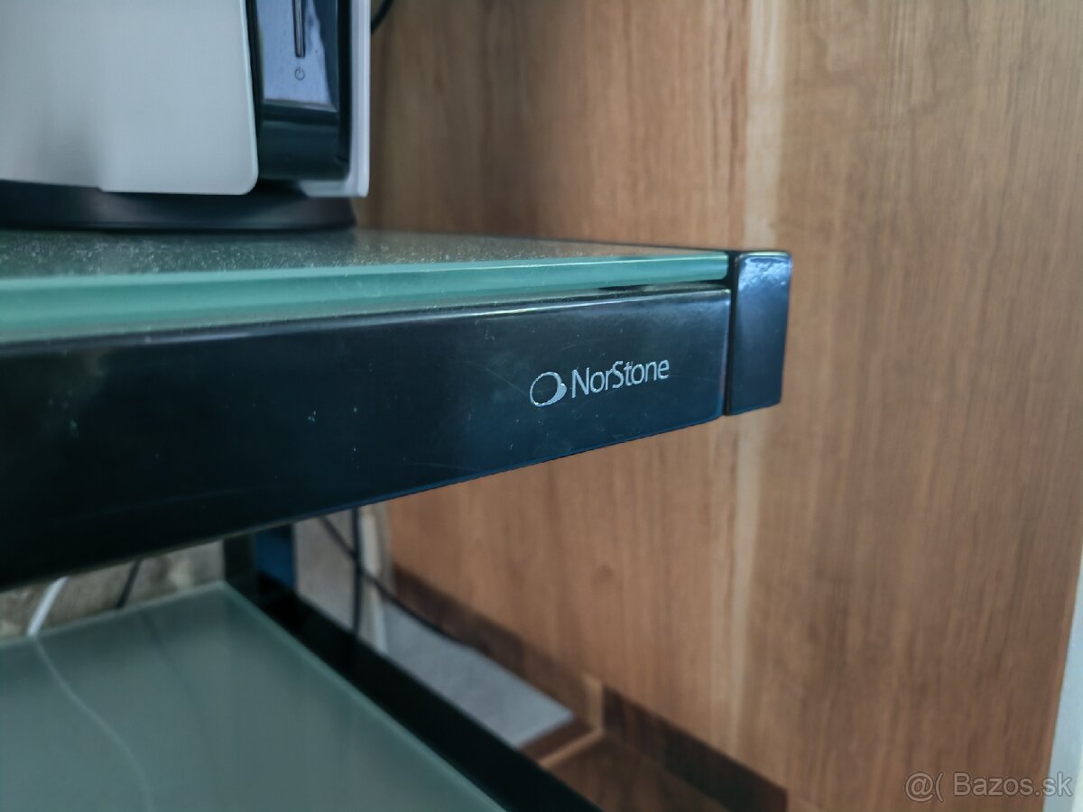 Hi-Fi stolík NorStone – sklo & kov
- 4