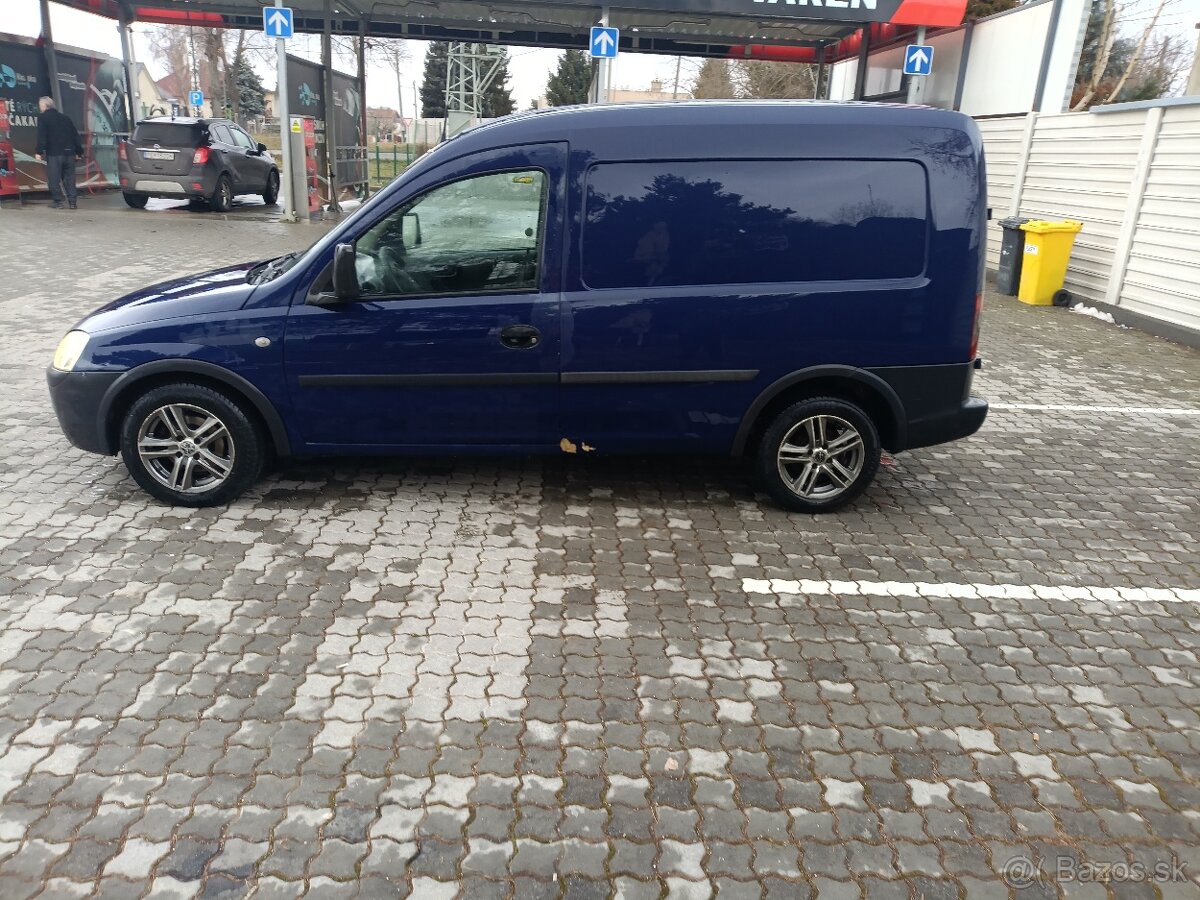 Predám Opel Combo 1.7 DTI rv 2004 55kw - 4