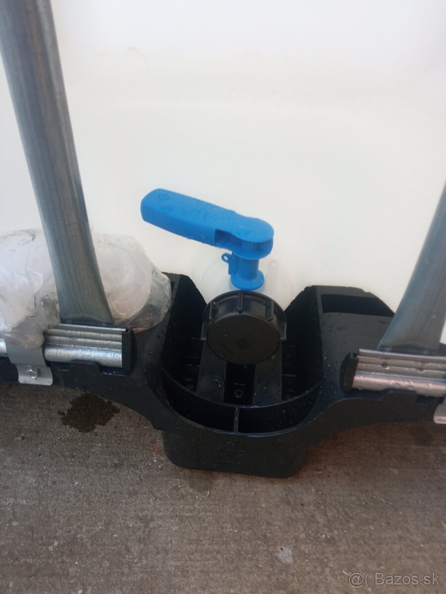 1000 litrová nádrž - 4