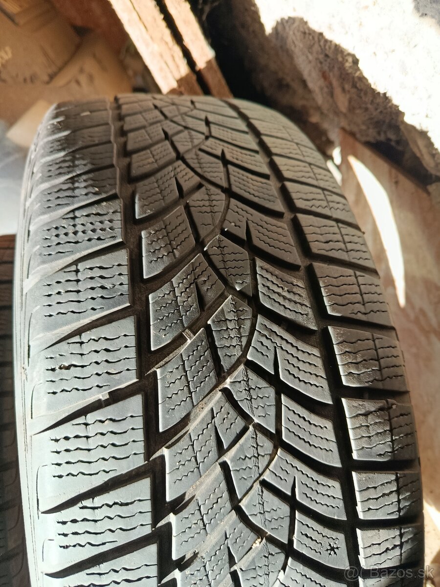 225/55r18 zimné Goodyear - 4