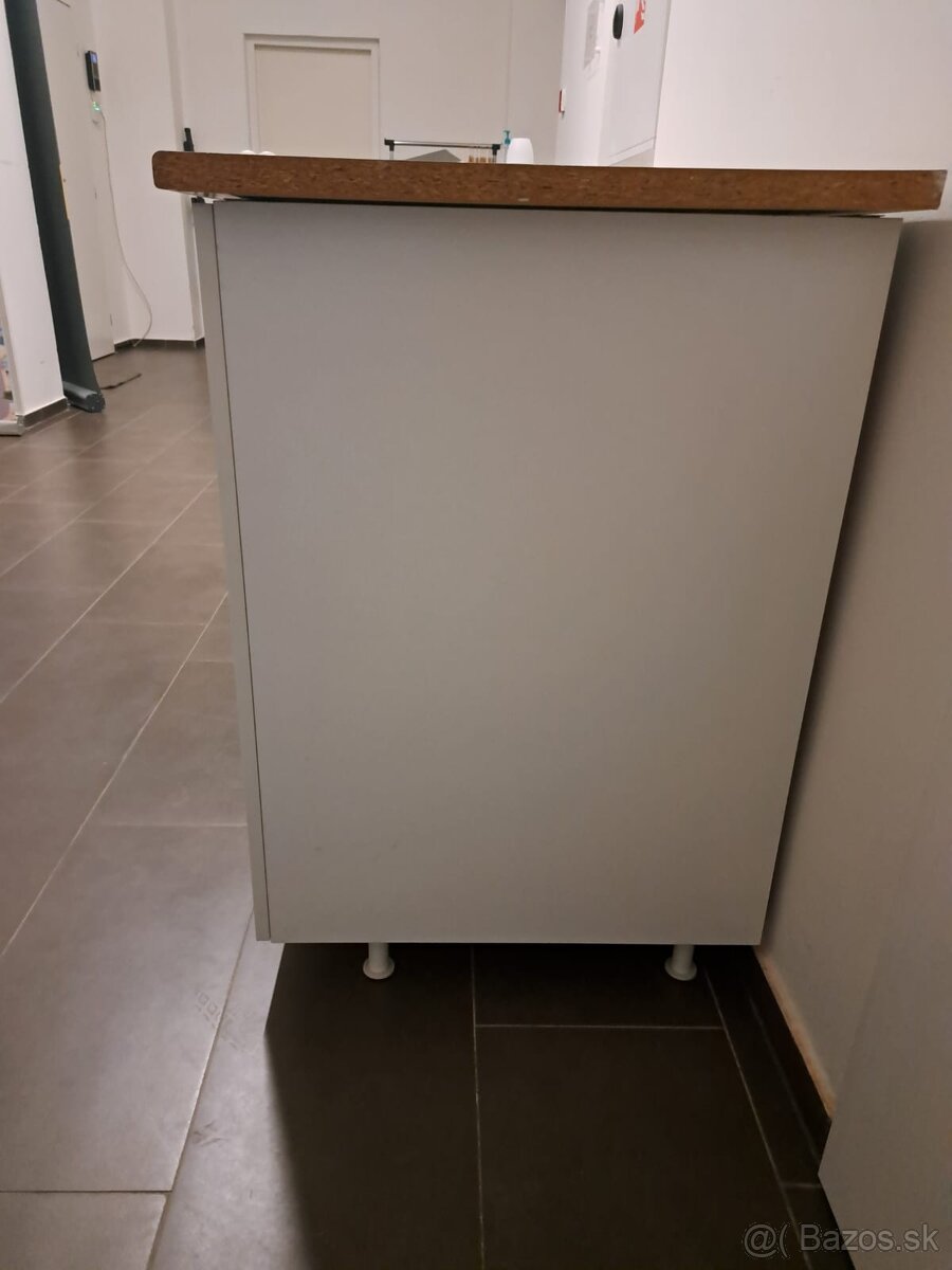 Predám biely kuchynský nábytok / skrinky - 4