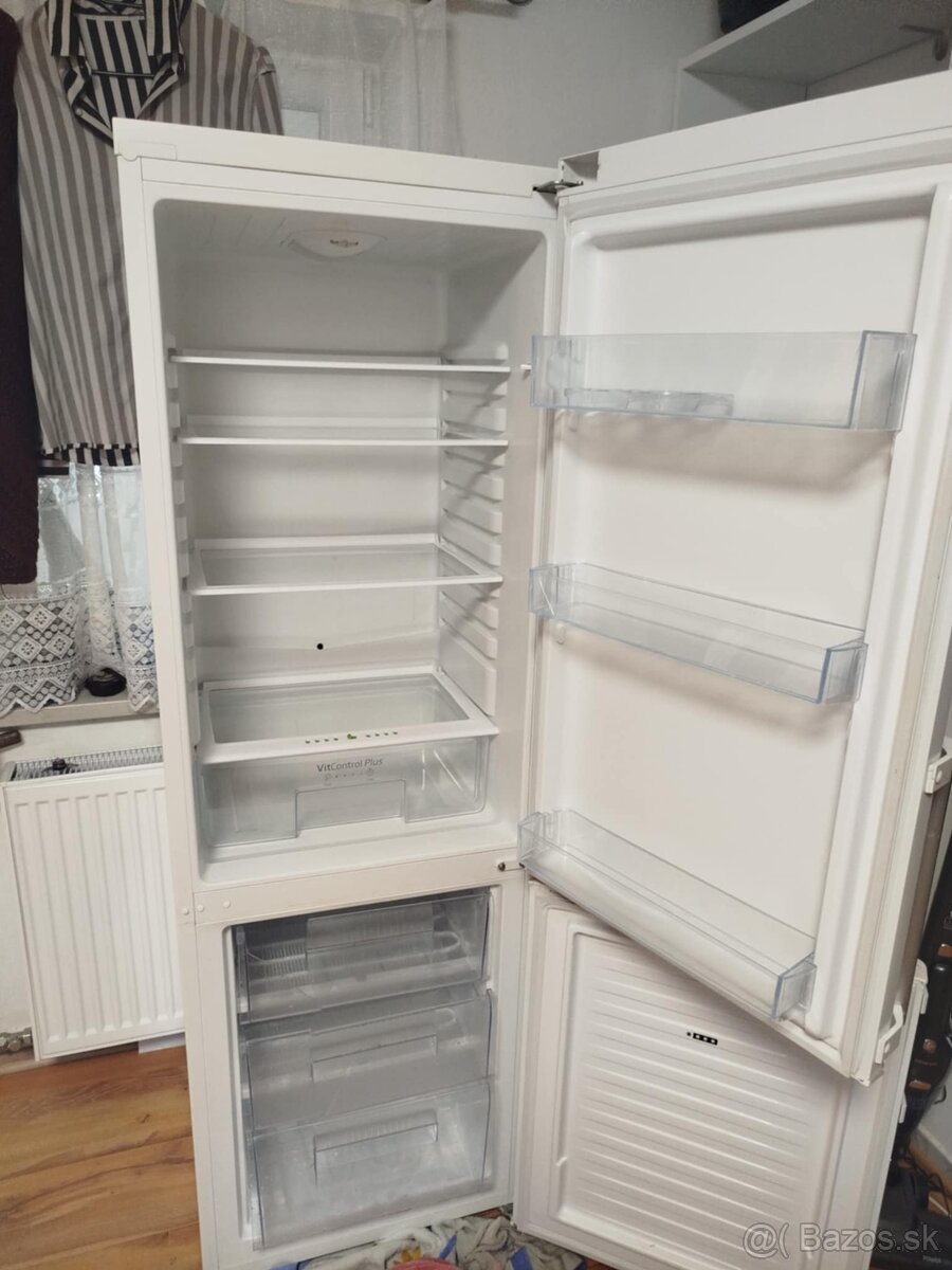 Predám chladničku s mrazničkou AMICA - 4