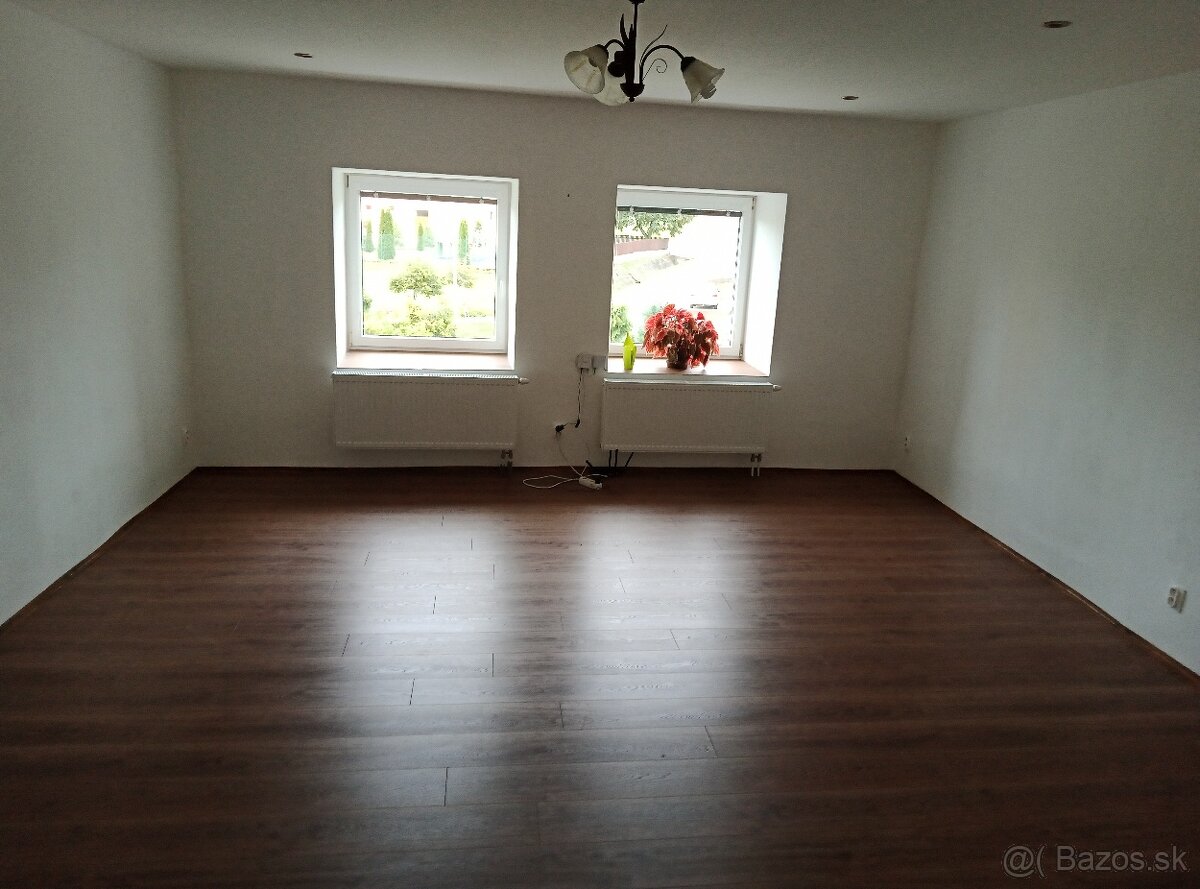 Rodinný dom v Žakovciach - dve bytové jednotky - 4