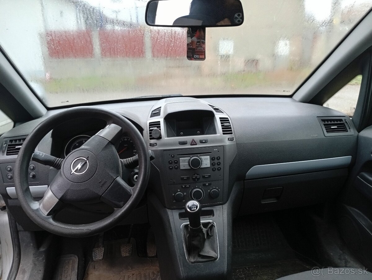 Opel Zafira B 1,9-74kw r.v.2006 bez Tp - 4
