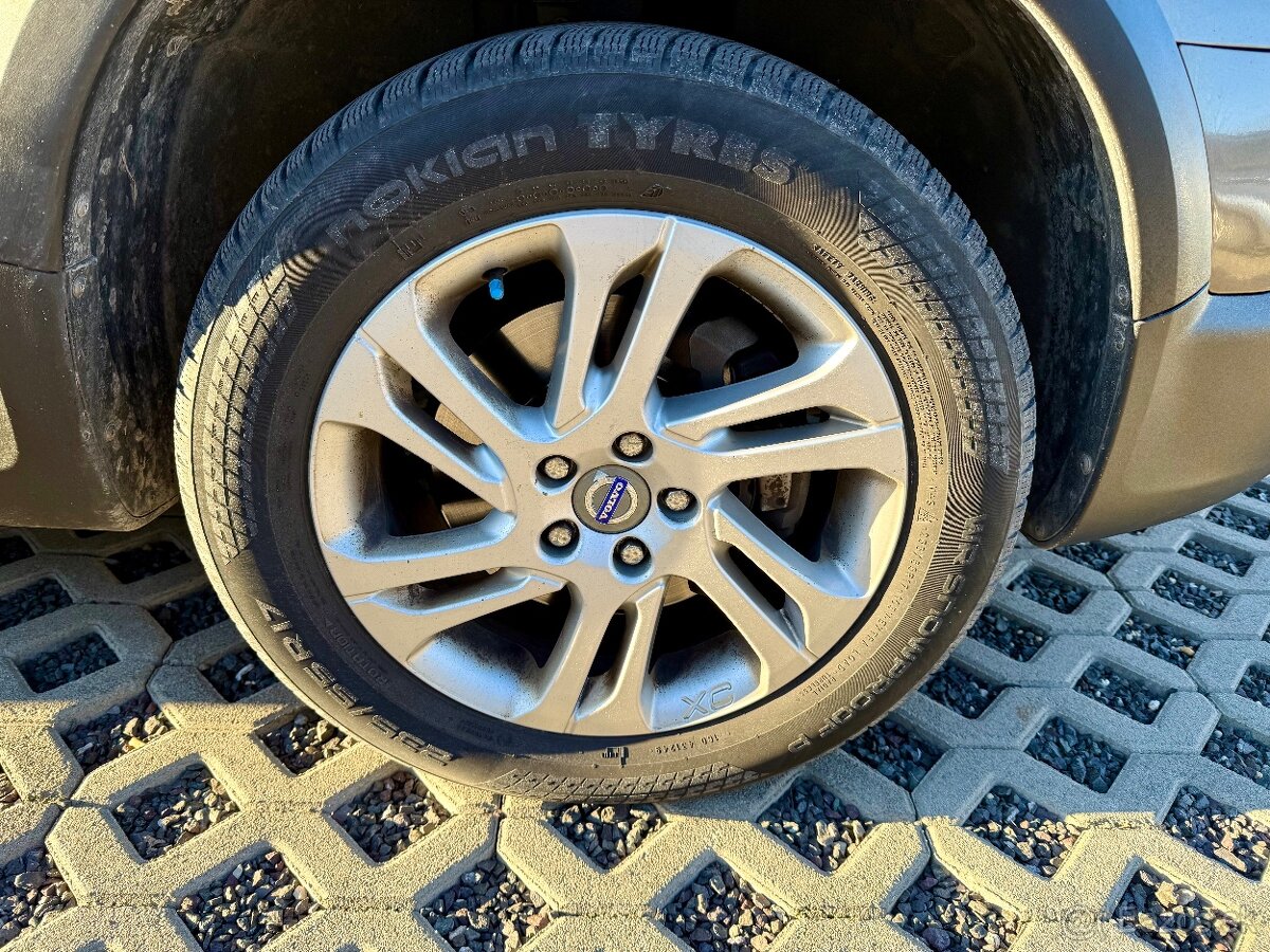 Volvo XC70 Cross Country 5D AWD - 4