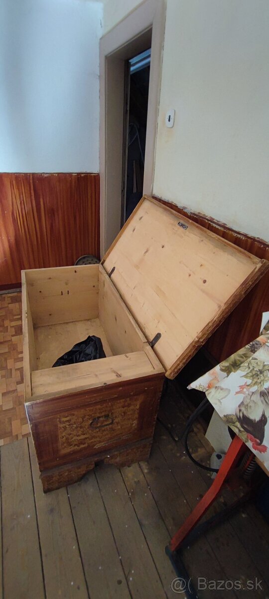Krásna stará drevená truhlica - 4