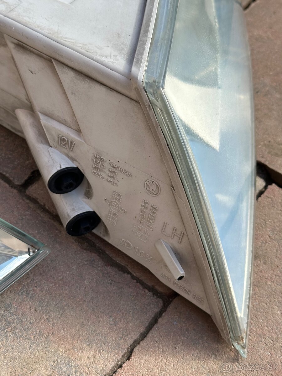 Skoda Octavia - predne svetla - 4