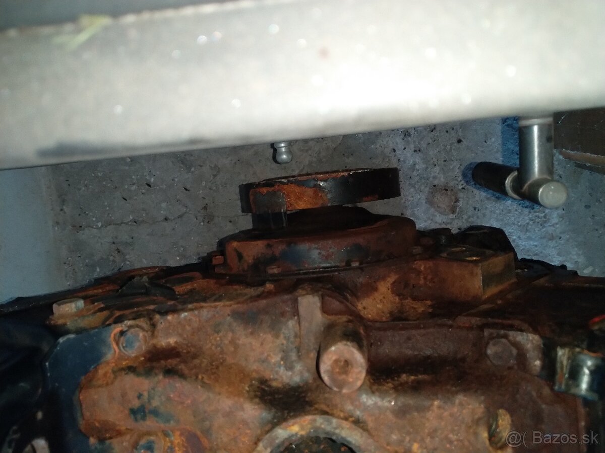 Lodný Motor V8 5l - 4