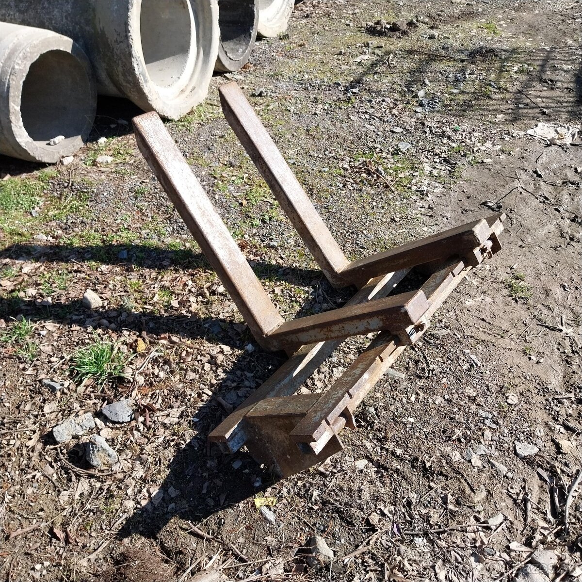 LOCUST L 753 nakladač smykový - 4