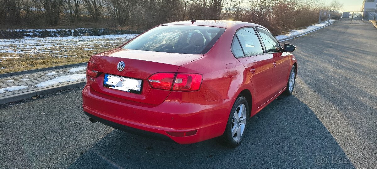 VW Jetta 2012 benzin - 4