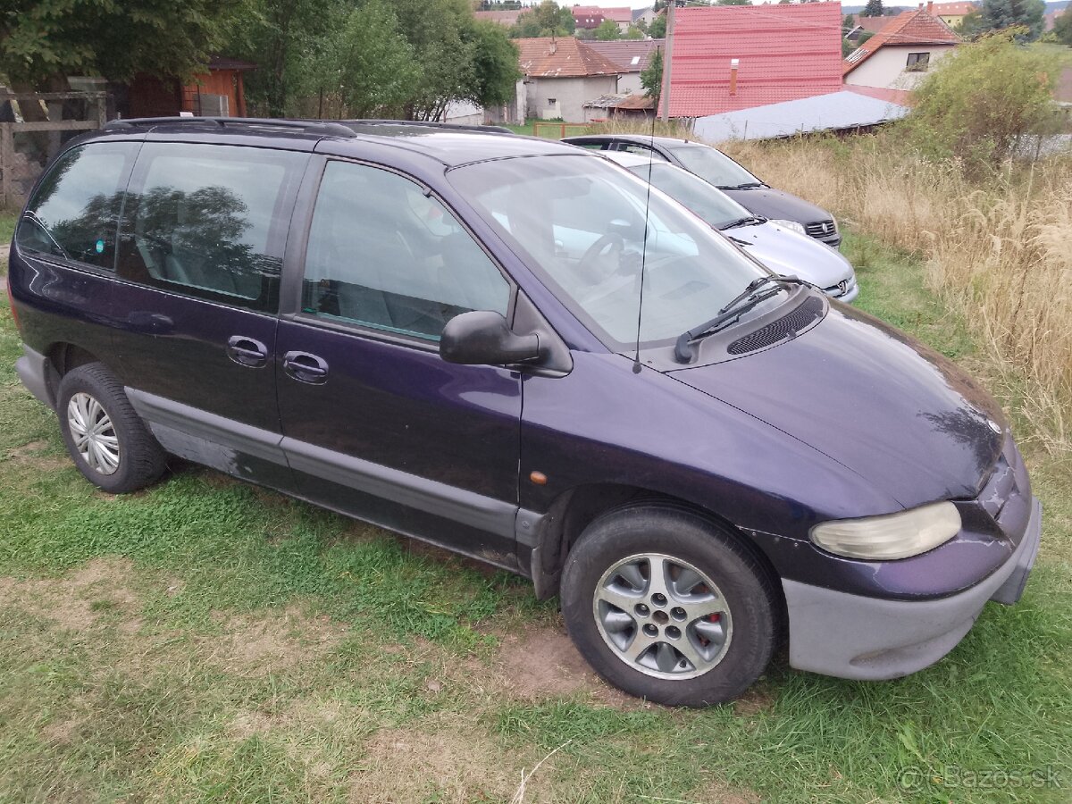 Chrysler Voyager 2,5 td - 4