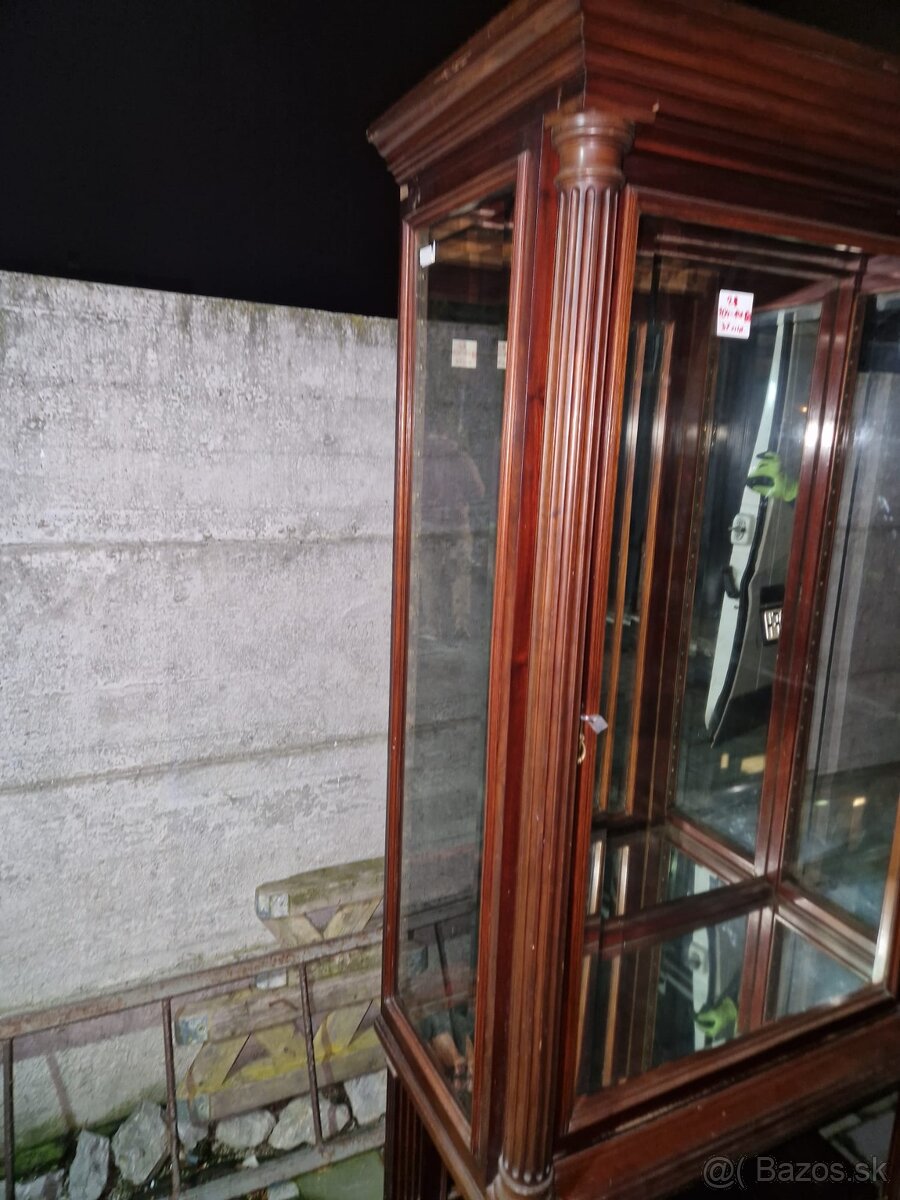 28 - Predám starožitnú vitrína v štýle Altdeutsch - 4