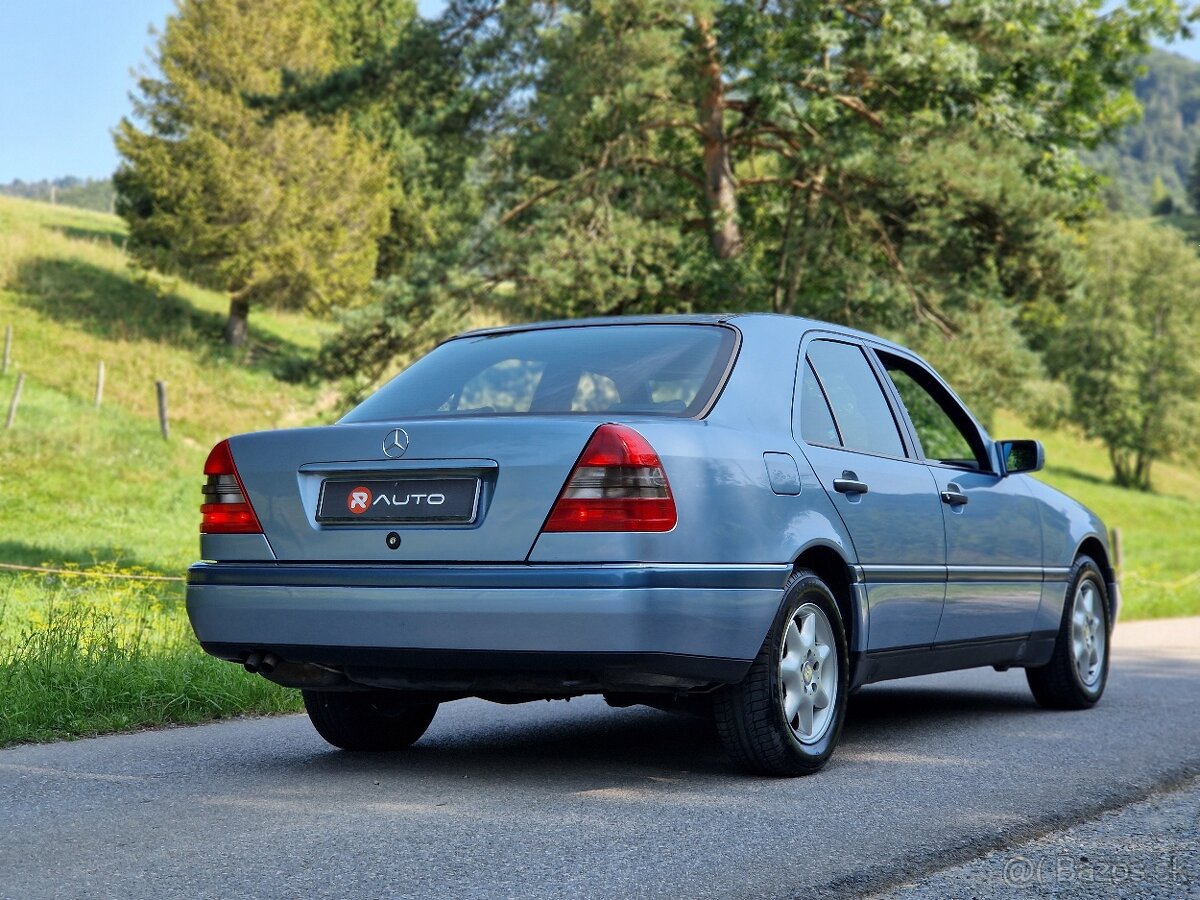 Mercedes-Benz C trieda Sedan 220 - 4