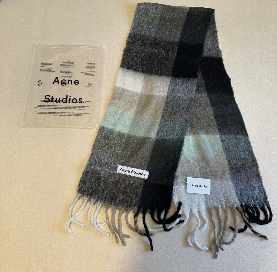 Acne studios šál - 4