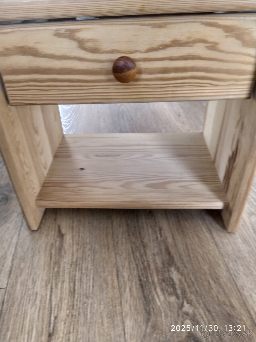 Nočný stolík z borovice - 4
