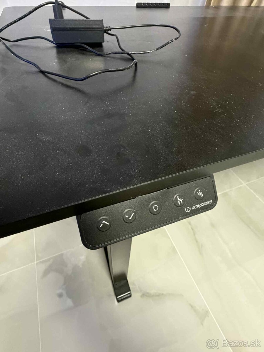 Herný PC stôl - Výškovo nastaviteľný - 4