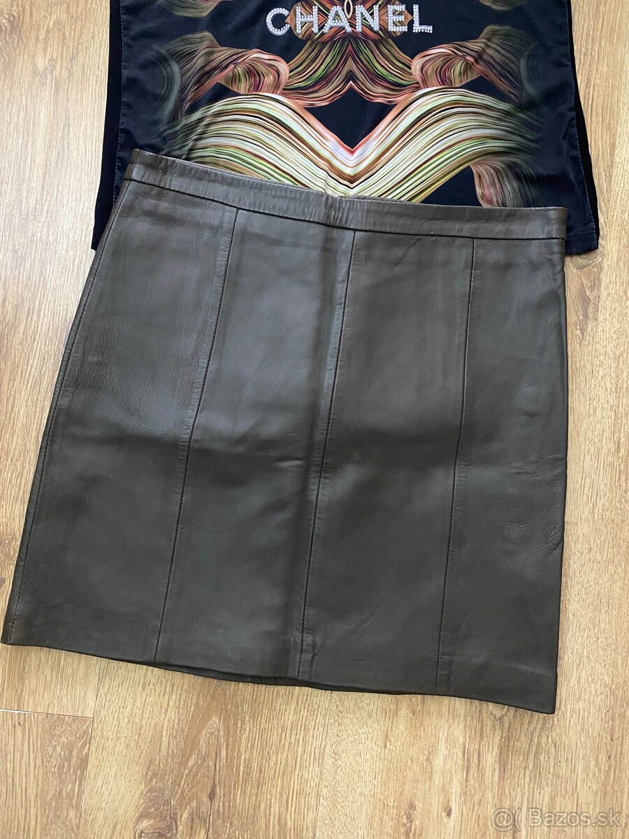 Kožena sukňa plus tričko - 4