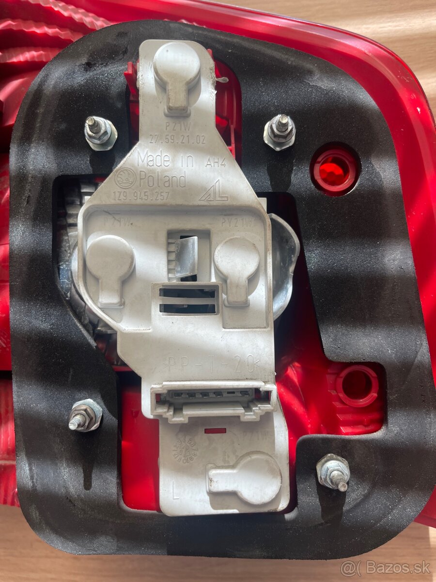 Škoda Octavia 2 Combi zadné svetlá - 4