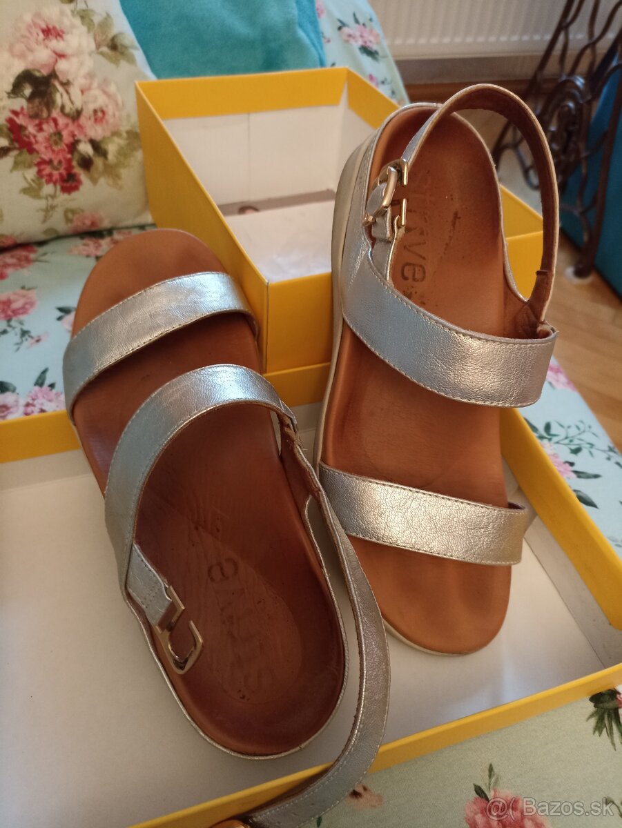 Strieborné kožené sandálky - 4