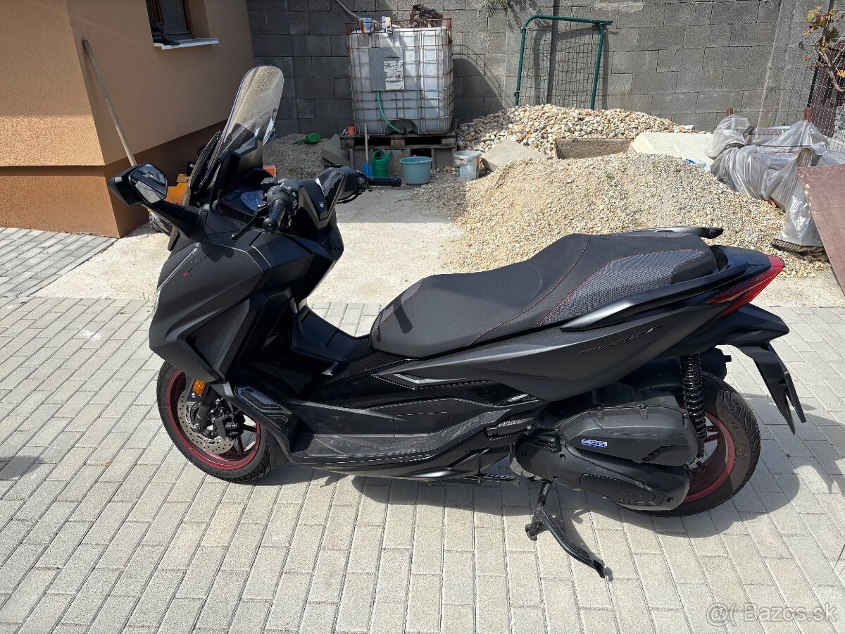 Honda forza special edition 125 - 4