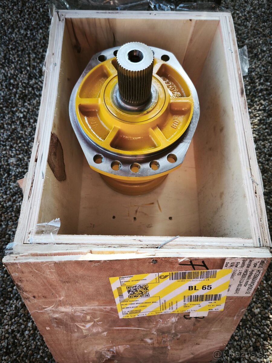 Nový hydromotor pojazdu CAT 226 B3. - 4