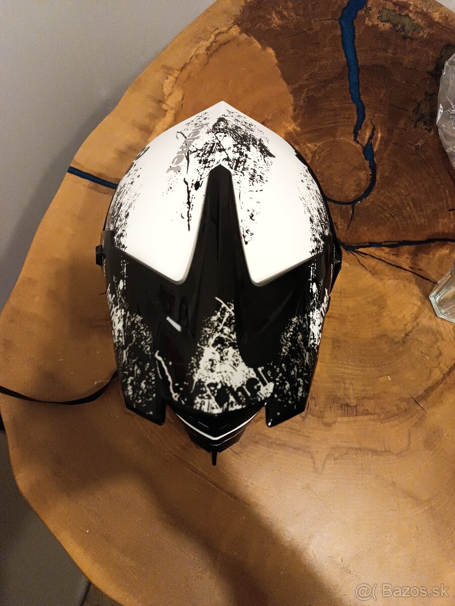 Predám novú detskú enduro prilbu - 4