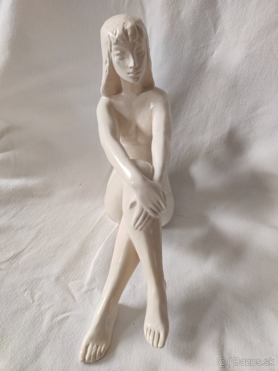 Soška akt Nahá dáma- značeno Jihokera- top stav - 4