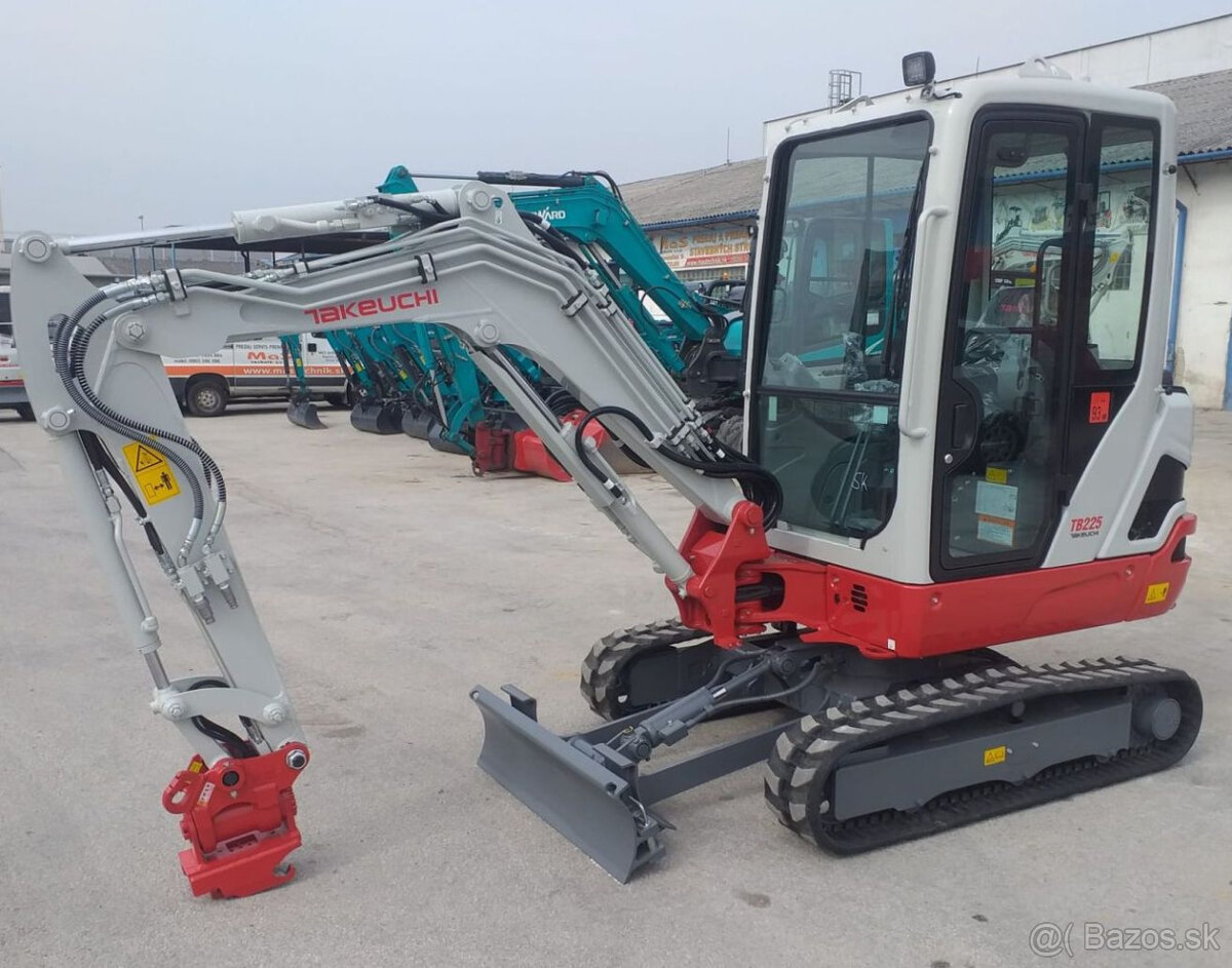 TAKEUCHI TB225 DIESEL - 4