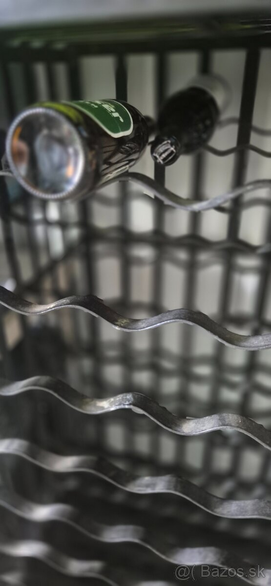 Predám stojan na víno vinotéka-100ks fliaš. - 4