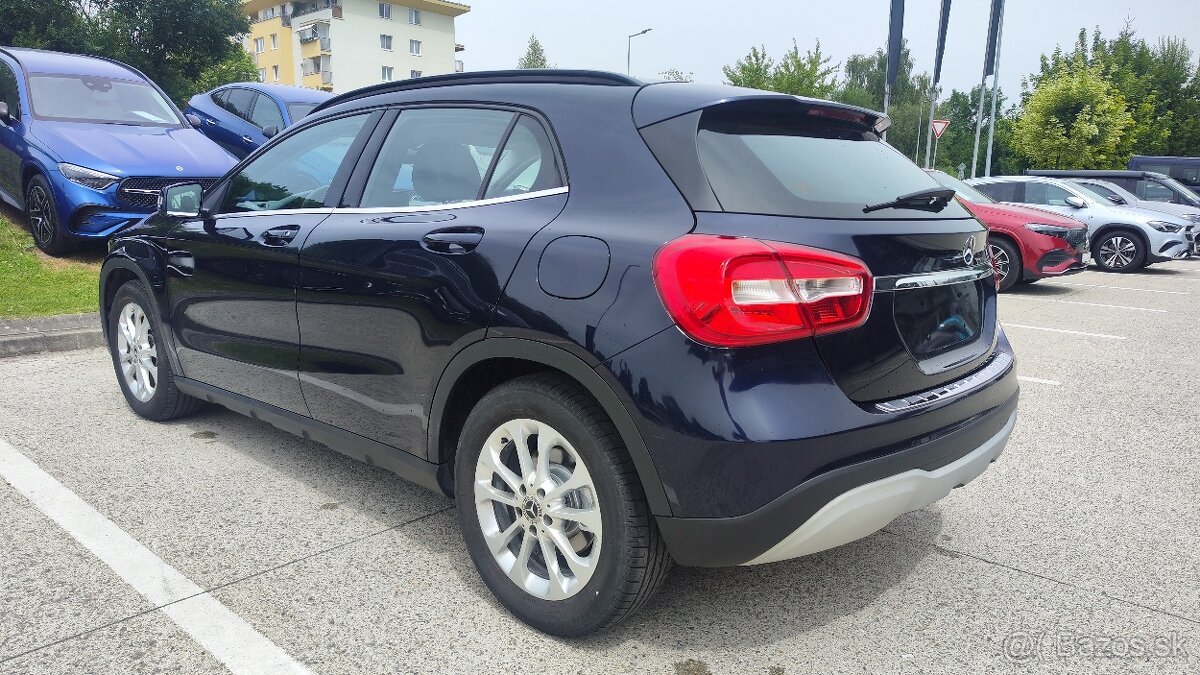 Mercedes Benz GLA 200D, - 4