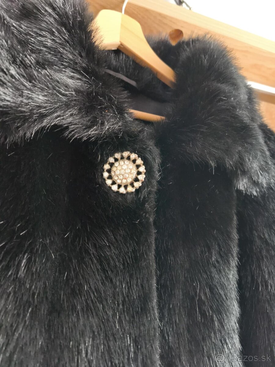 Kara - čierny umelý kožuch - 4