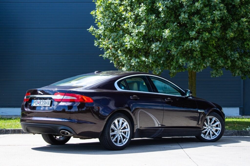 Jaguar XF 2.2D Premium Luxury - 4