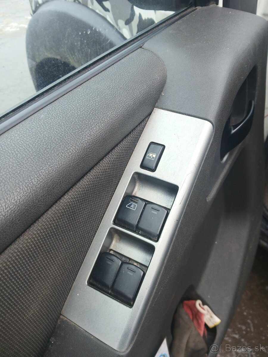 Predám Nissan Pathfinder 2,5 D - 4