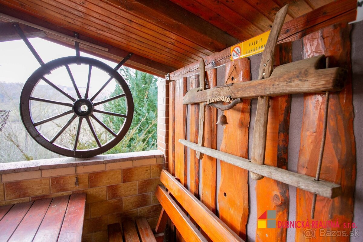 Na predaj záhradná chatka v retro štýle s upravenou záhradou - 4