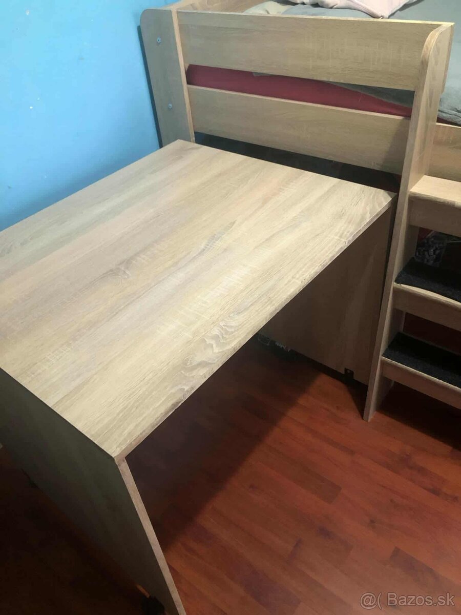 Detská vyvýšená posteľ so stolom a skrinkou. - 4