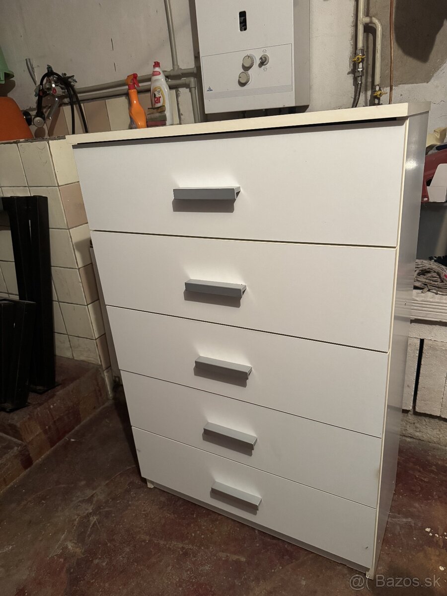 Biela skrinka so zásuvkami - 4
