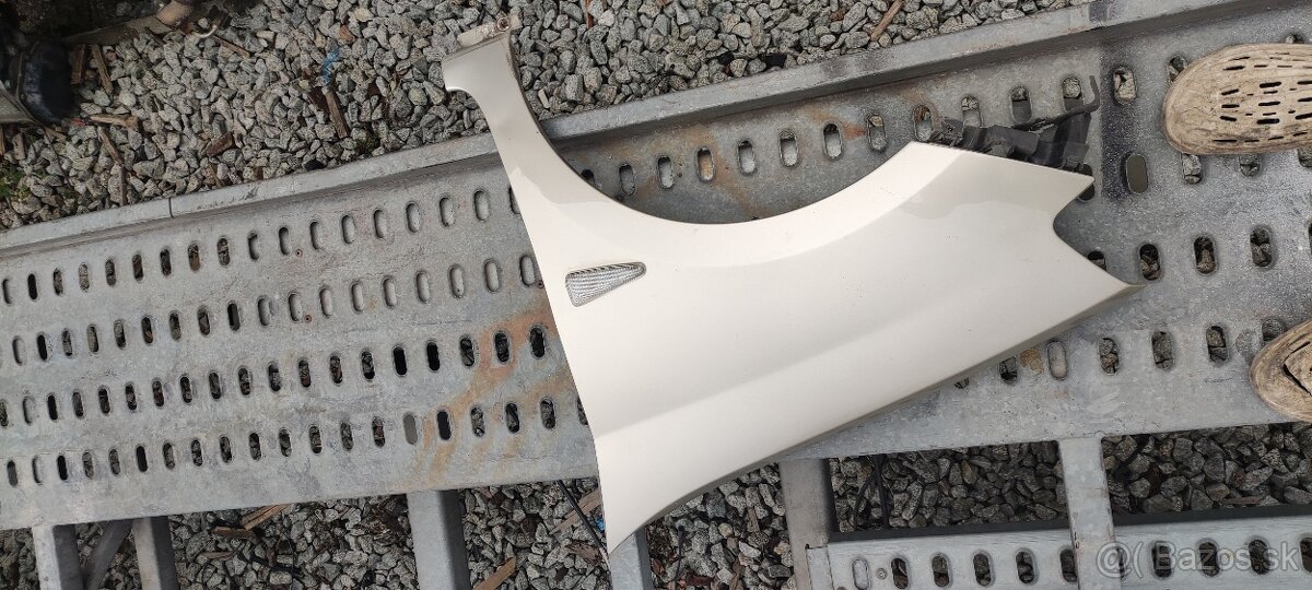 Šoférov predný blatník Renault Thalia rok výroby 2009 - 4