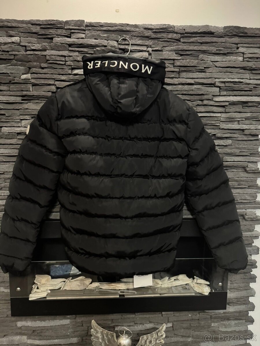 Moncler čierna bunda - 4