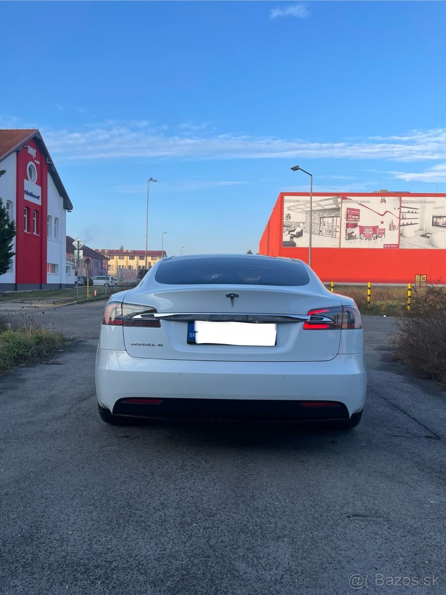 TESLA MODEL S - 4