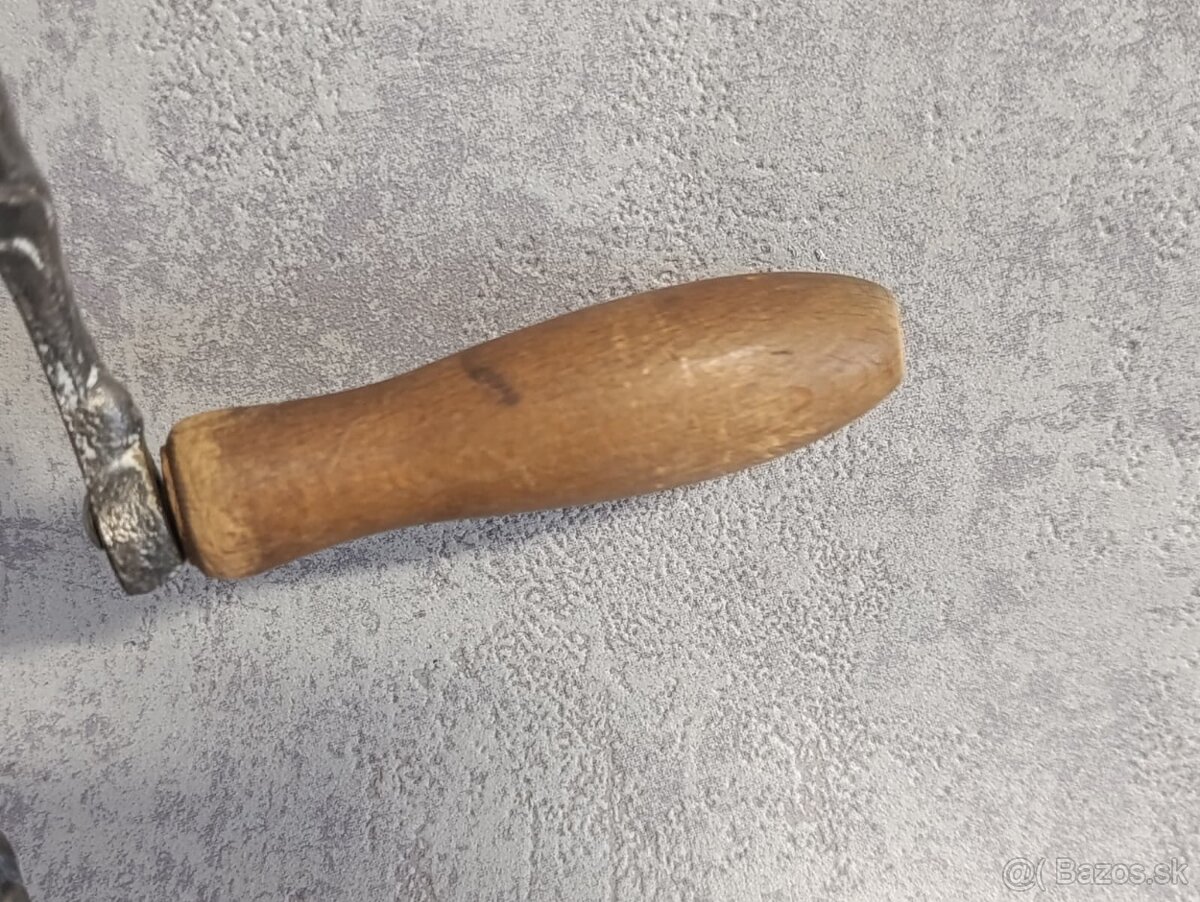 Krásný velký mlyncek na strouhanku IDA s krásný, smaltem. - 4