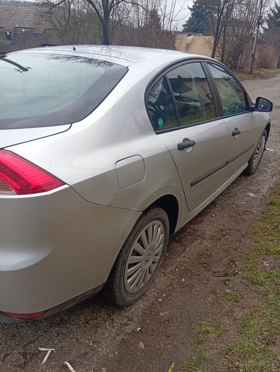 Renault laguna rok 2010 - 4