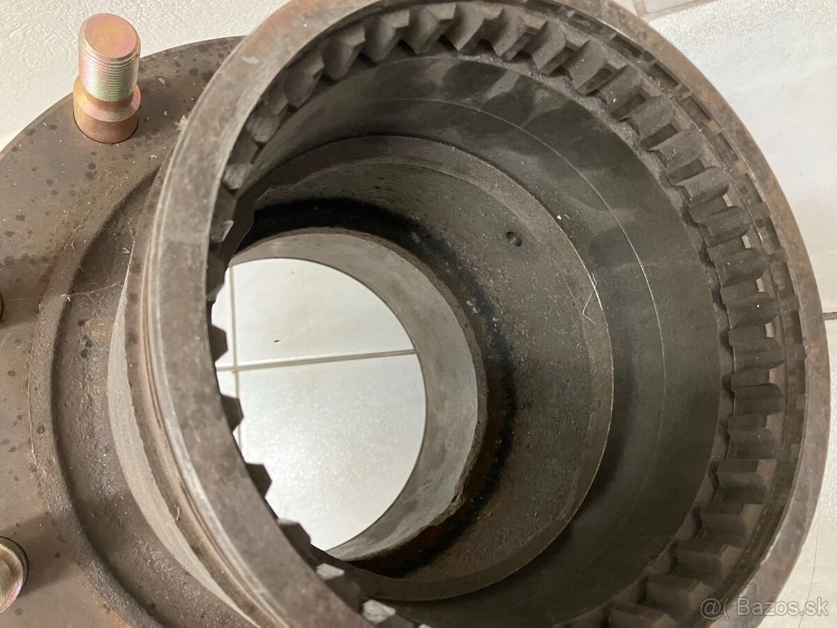 Náboj zadného kola Tatra T148 - 4