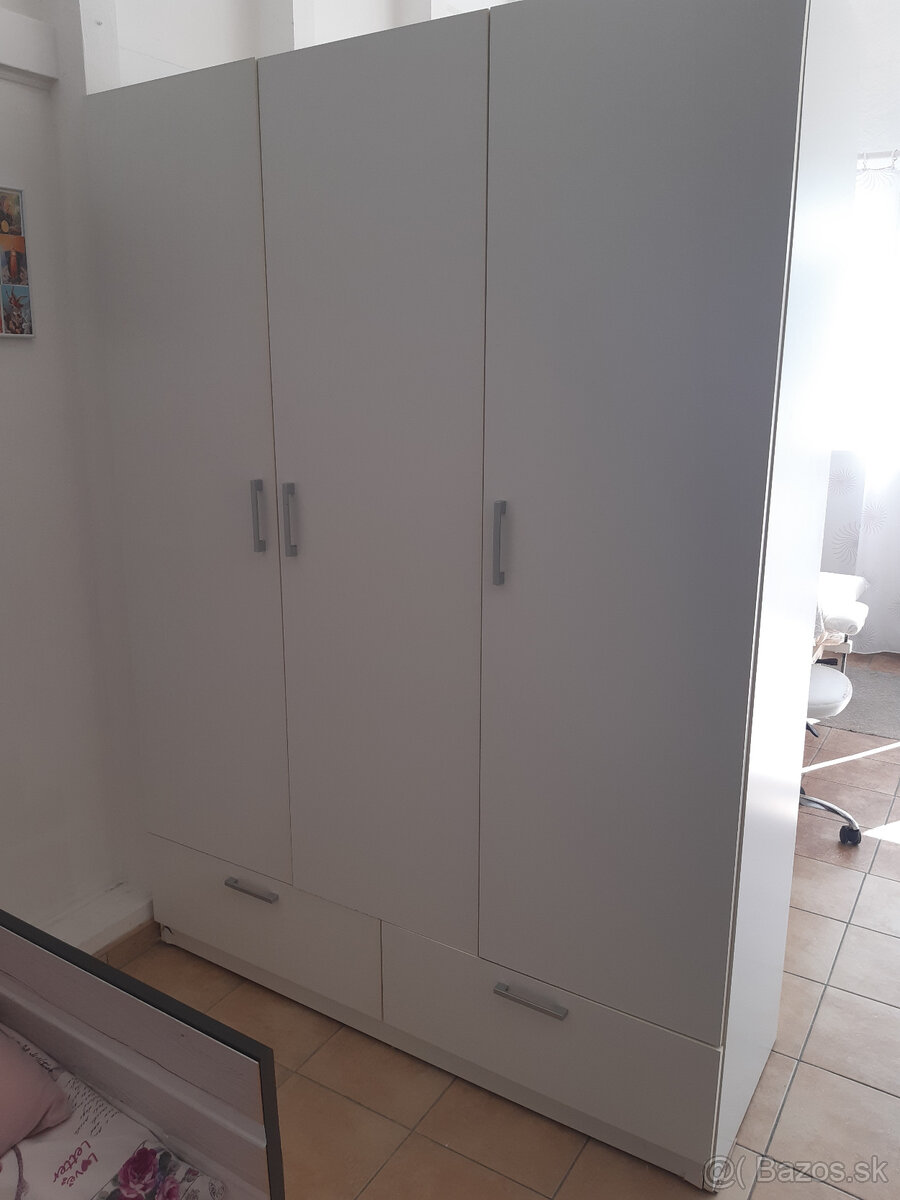 kozmeticke lehatko a skriňa - 4