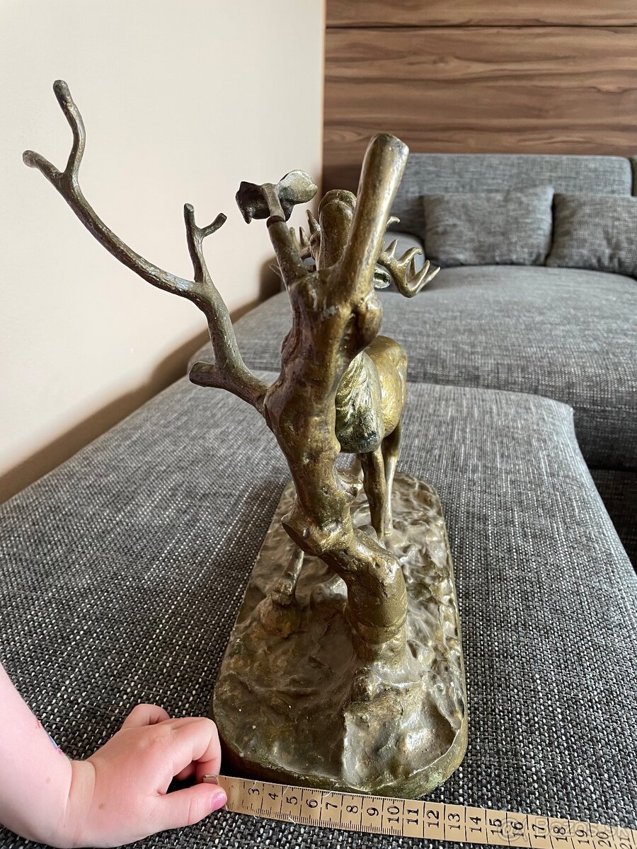 soška jeleňa socha jeleňa poľovnícky motív poľovnícka izba - 4