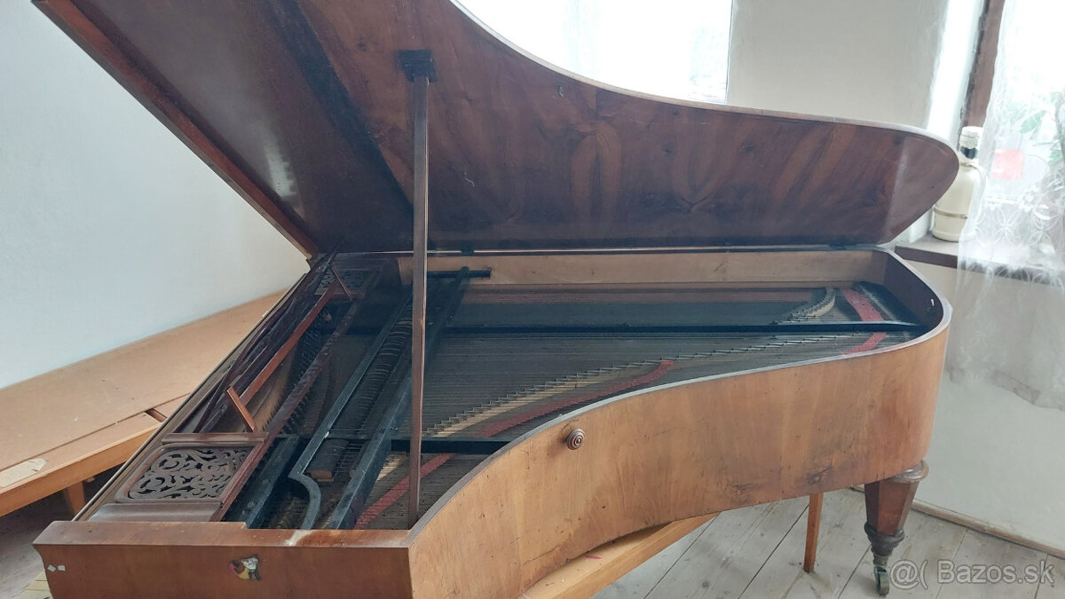 Staré klavírne krídlo - 4