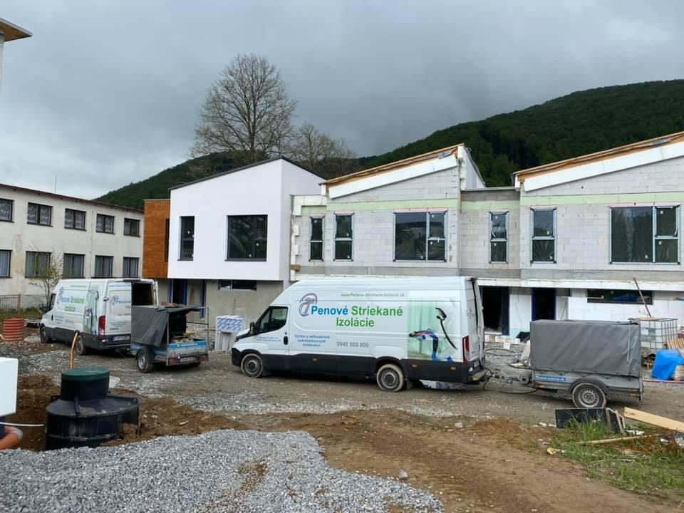 OBNOV DOM striekana fukana pena zateplenie strechy Anhydrit - 4