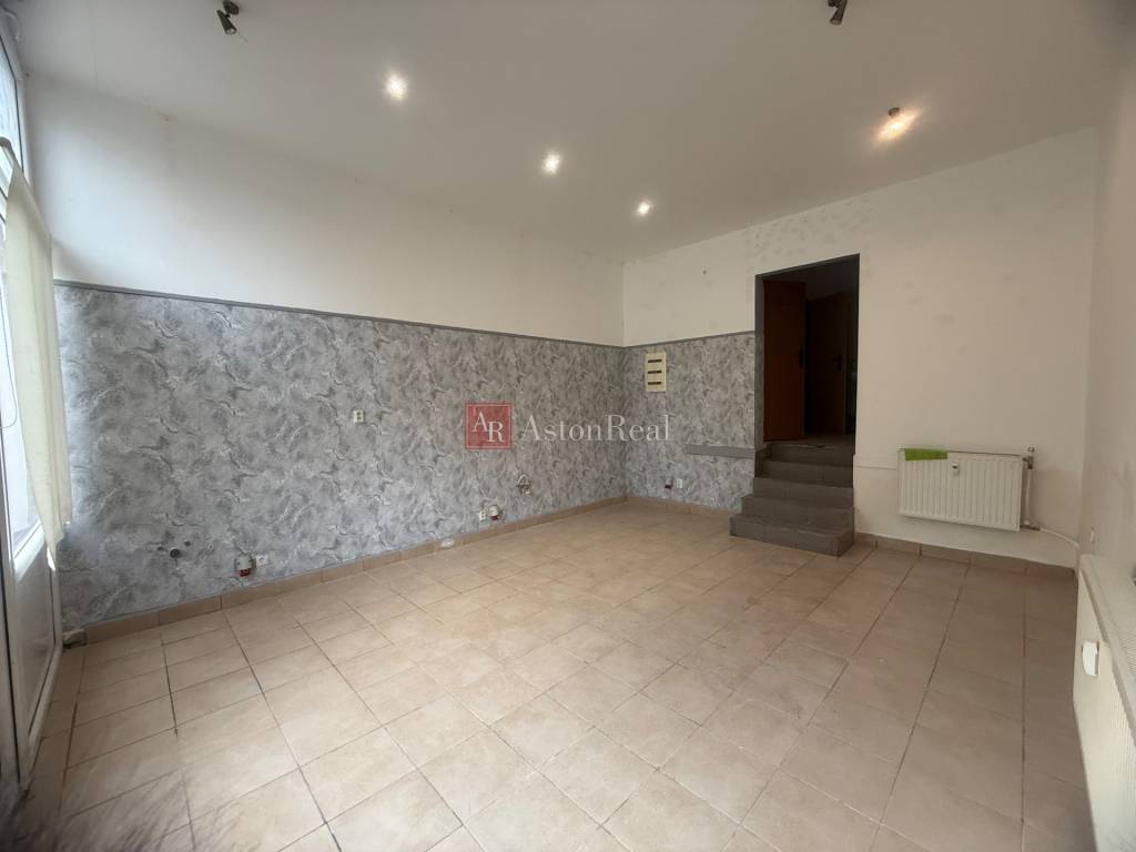 Na predaj obchodný priestor 38m2 v centre mesta Púchov- 1. m - 4