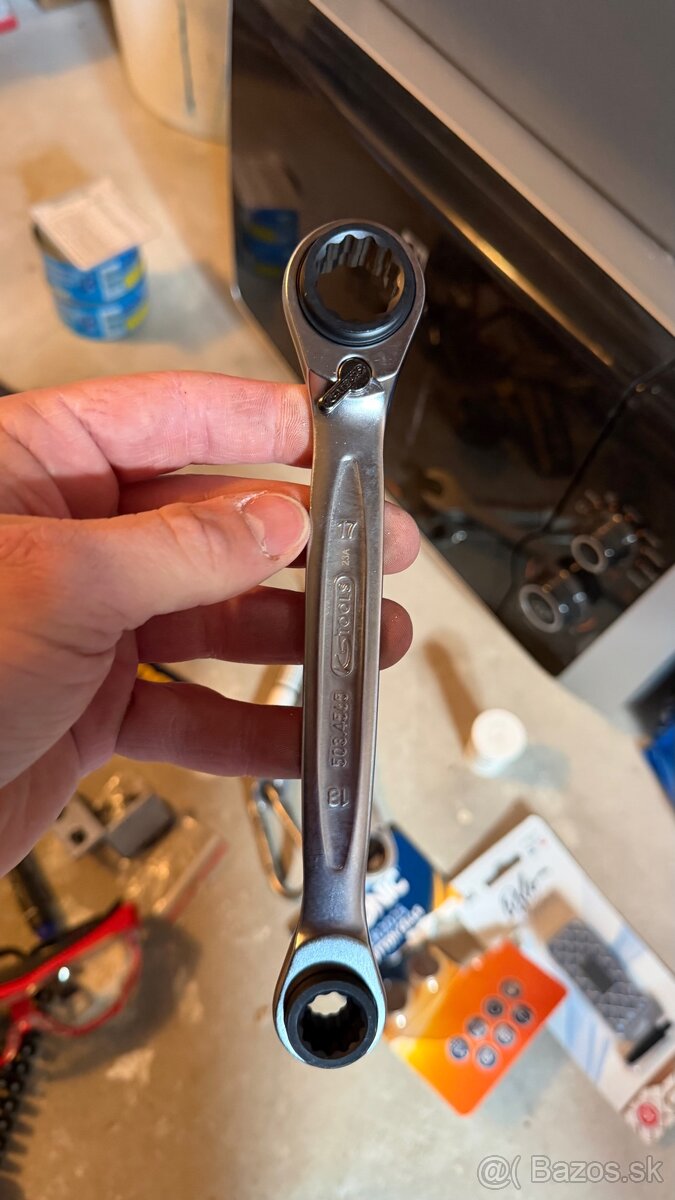 Pracovne naradie,svetlo,kotvy,klúče atd - 4